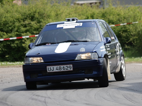 Lennart Henningsen og Kenneth Henningsen i Peugeot 106 kit car.
(Foto: Motorsporten.dk)